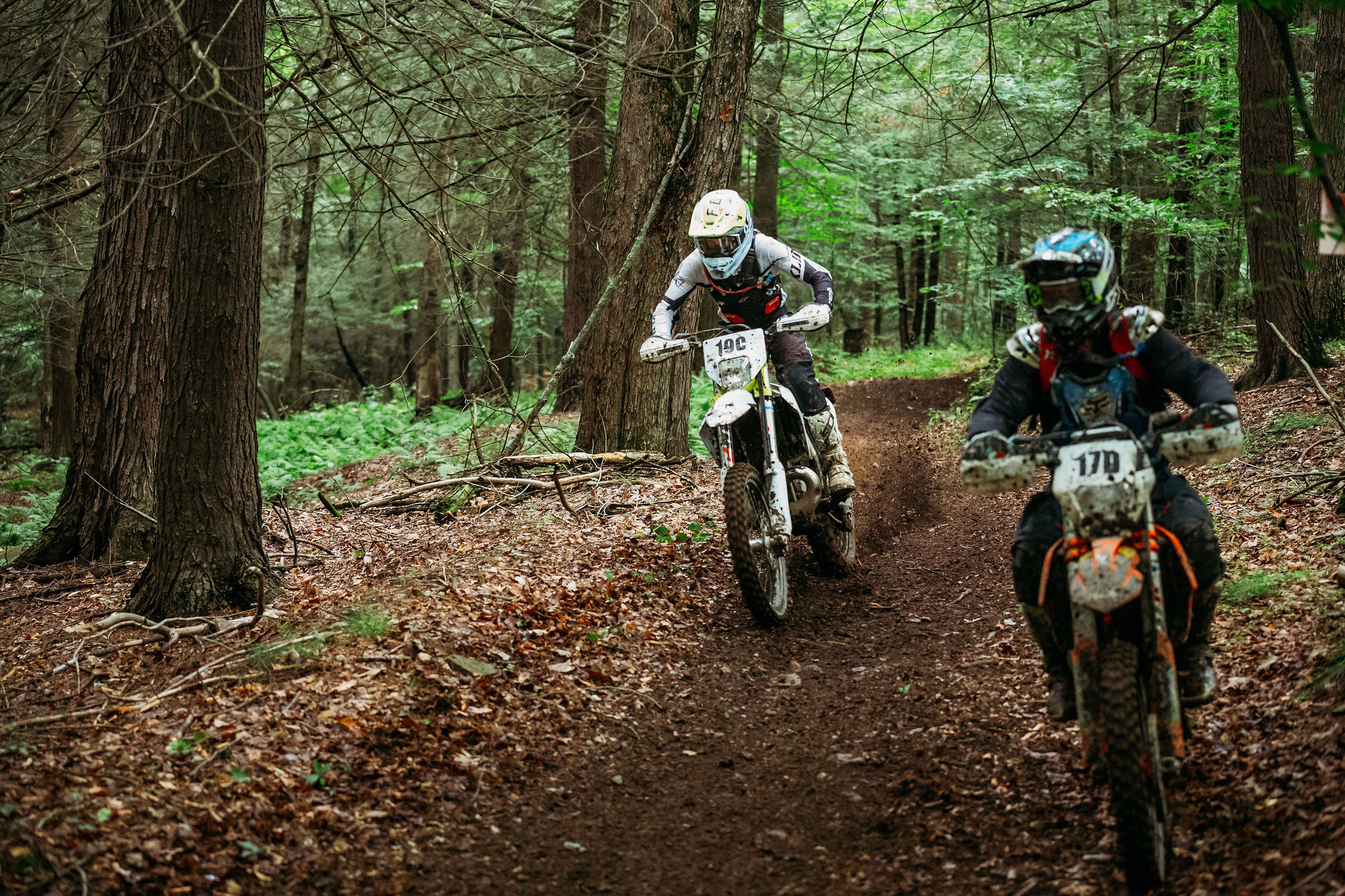 passing in enduro is often courteous 